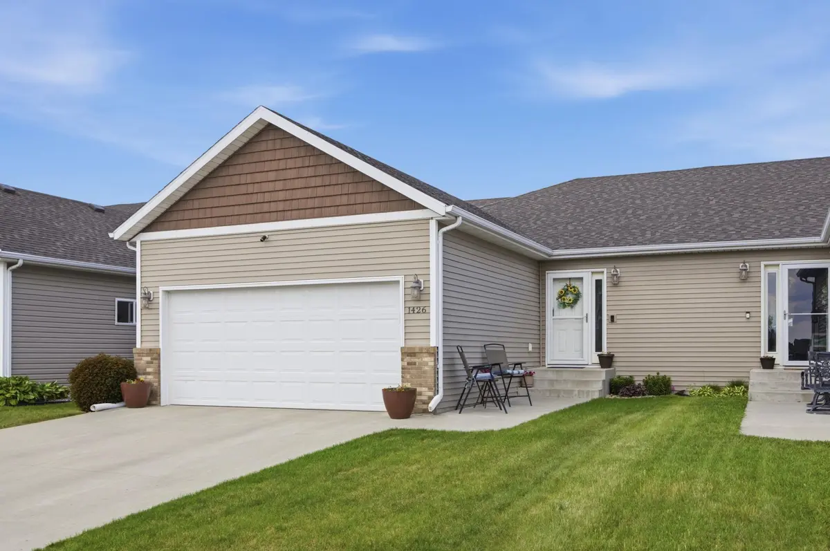 1426 Goldenwood DR, West Fargo, ND 58078