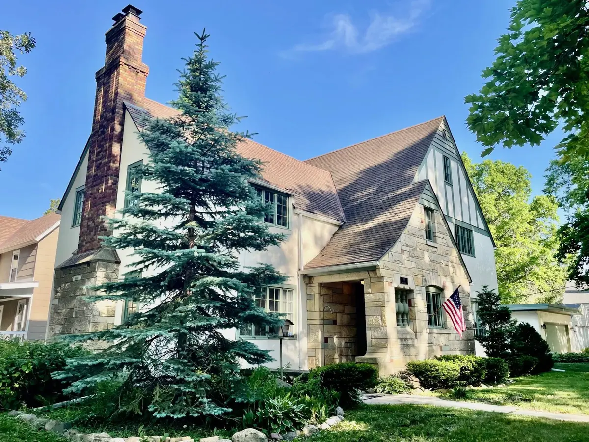 810 3rd ST NW, Austin, MN 55912