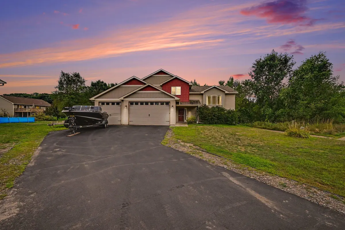 820 Kelly ST, Lino Lakes, MN 55014