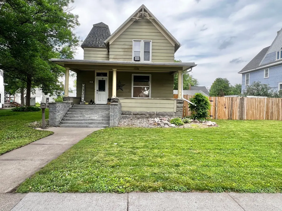 313 E 5th ST, Redwood Falls, MN 56283