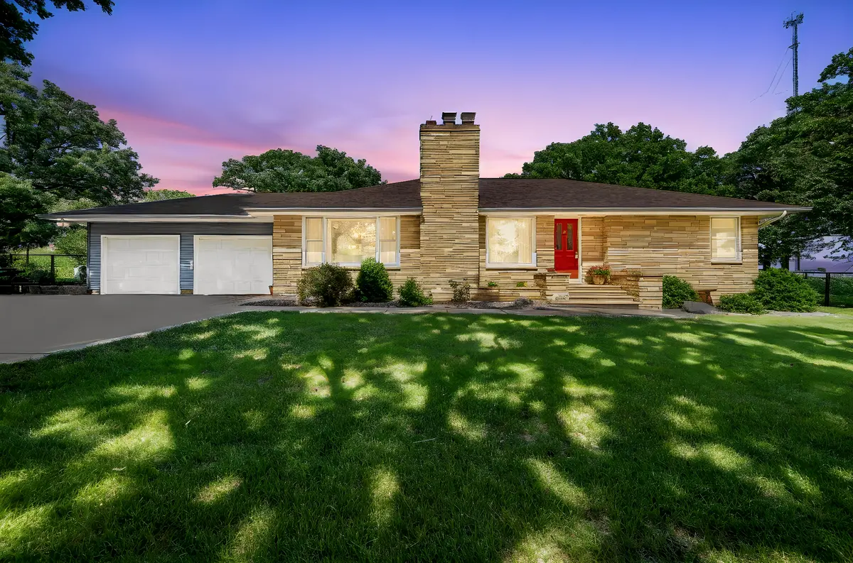 11990 380th AVE, Blue Earth, MN 56013