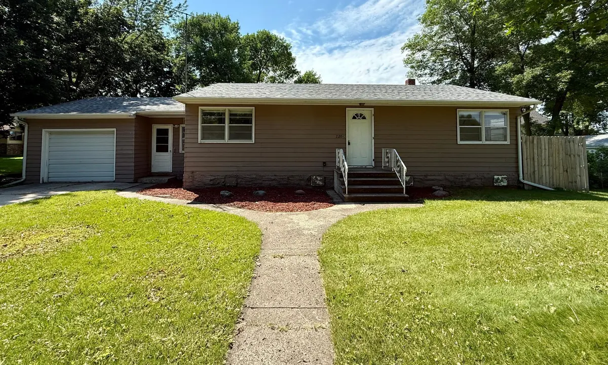 220 S 4th ST, Bird Island, MN 55310