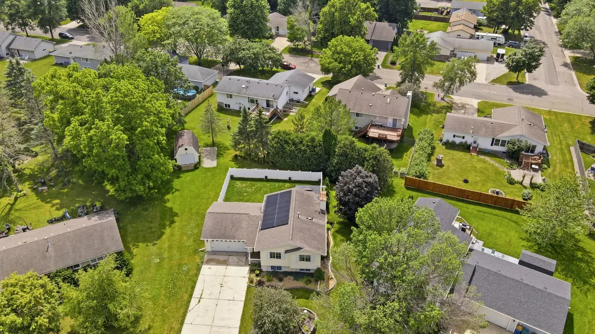 1950 Greenwood DR, Owatonna, MN 55060