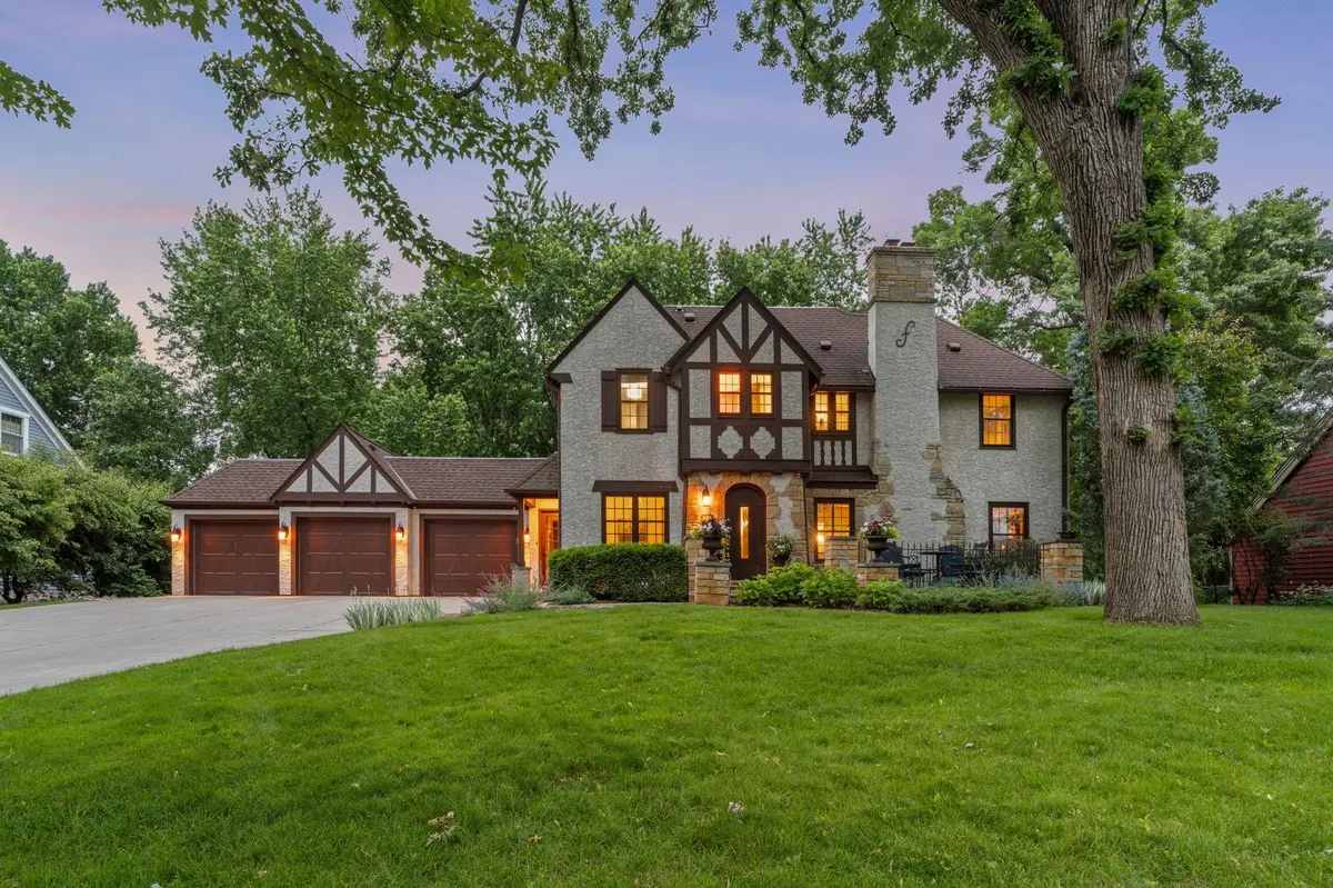 249 Hawthorne RD, Hopkins, MN 55343