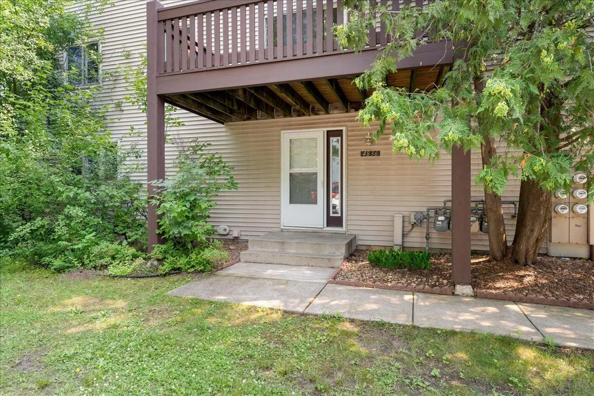 4836 Grenwich TRL N, Oakdale, MN 55128