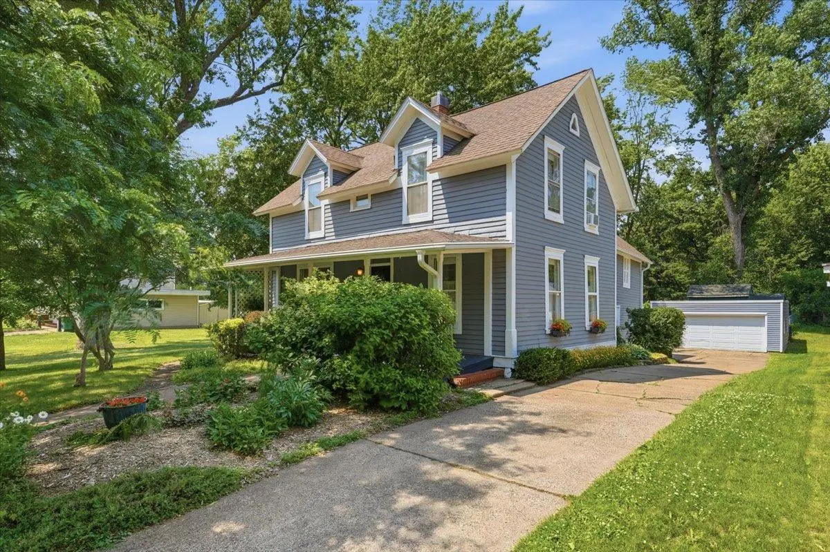413 E 1st ST, New Richmond, WI 54017