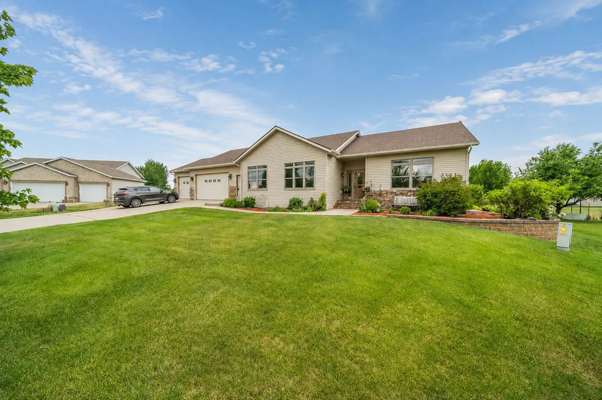 969 32nd ST S, Moorhead, MN 56560