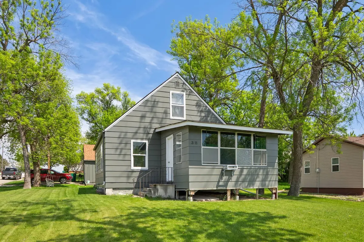 32 2nd AVE NW, Mayville, ND 58257
