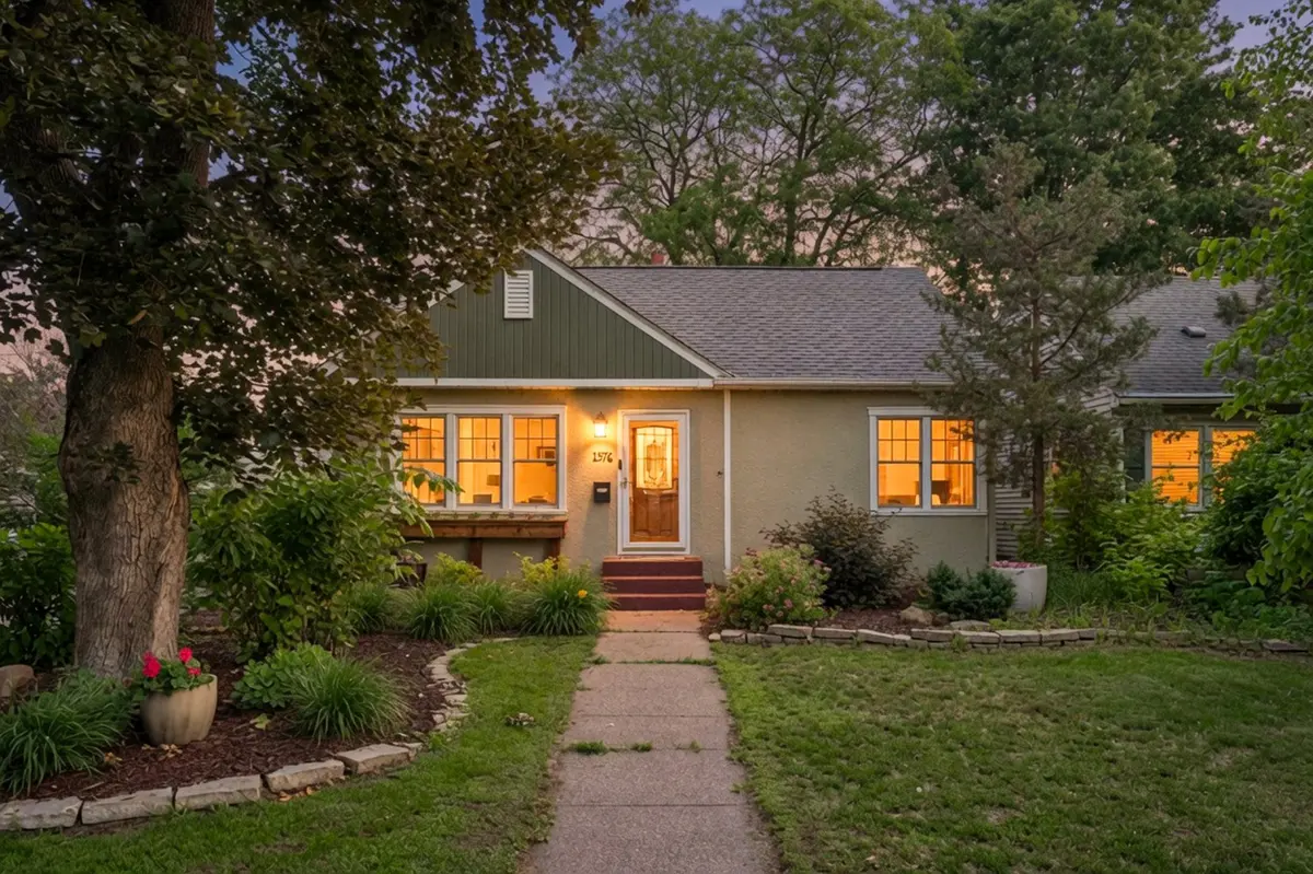 1576 Grotto ST N, Saint Paul, MN 55117