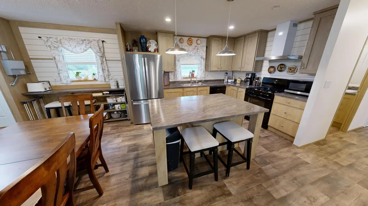 211 Farmdale AVE, Lake Lillian, MN 56253