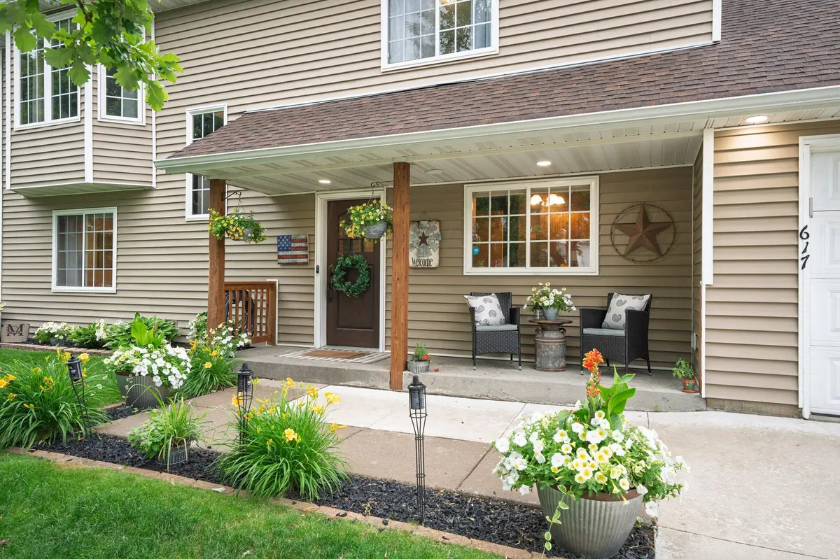 617 12th ST, Farmington, MN 55024