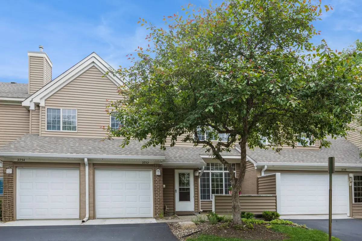 2752 Autumnwood LN, Minnetonka, MN 55305