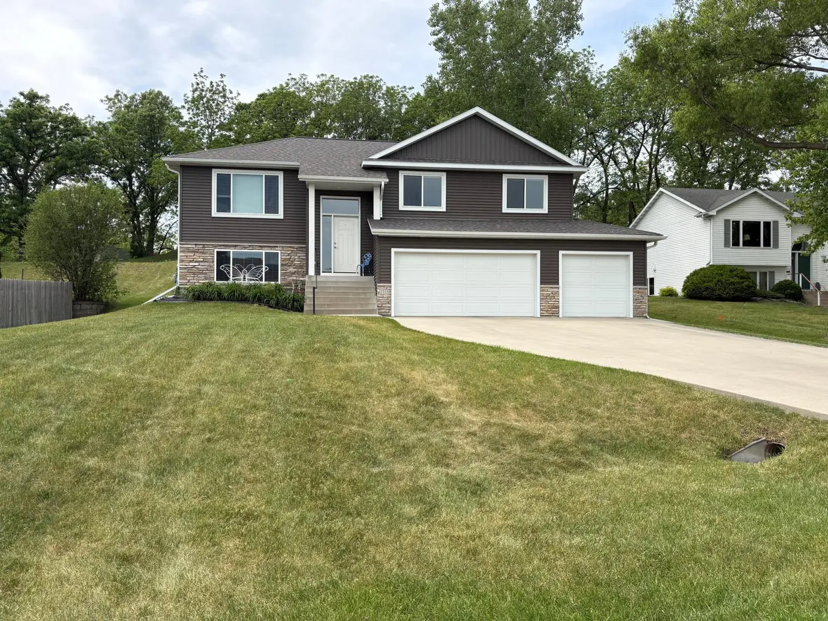 2515 Elmcroft DR SW, Rochester, MN 55902