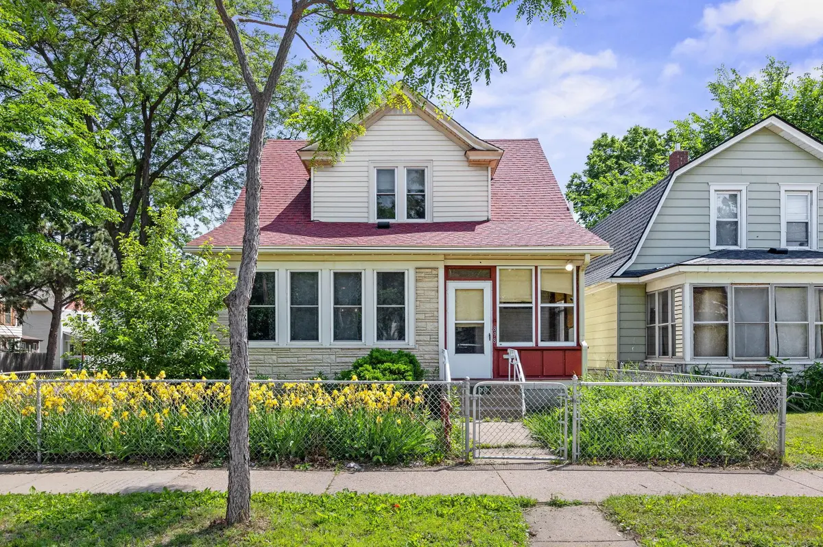898 Western AVE N, Saint Paul, MN 55117
