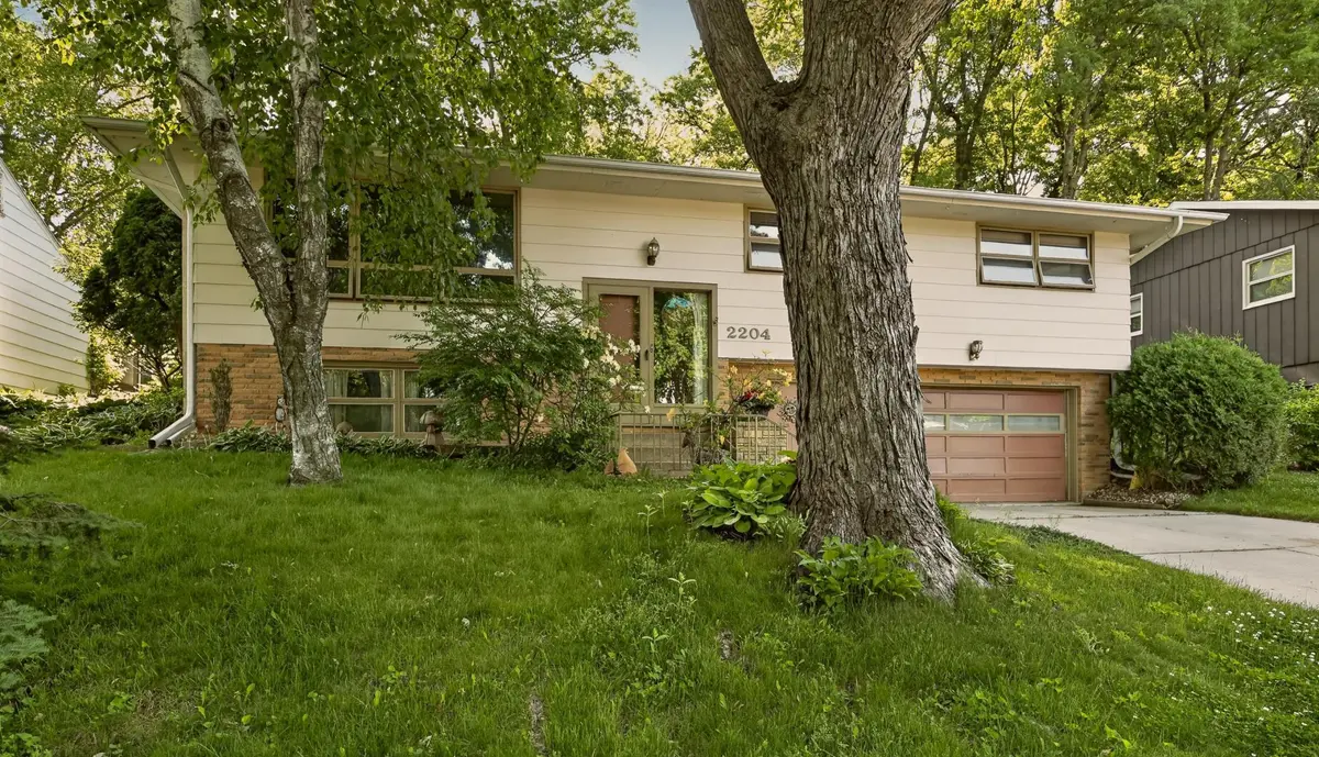 2204 11th AVE NW, Rochester, MN 55901