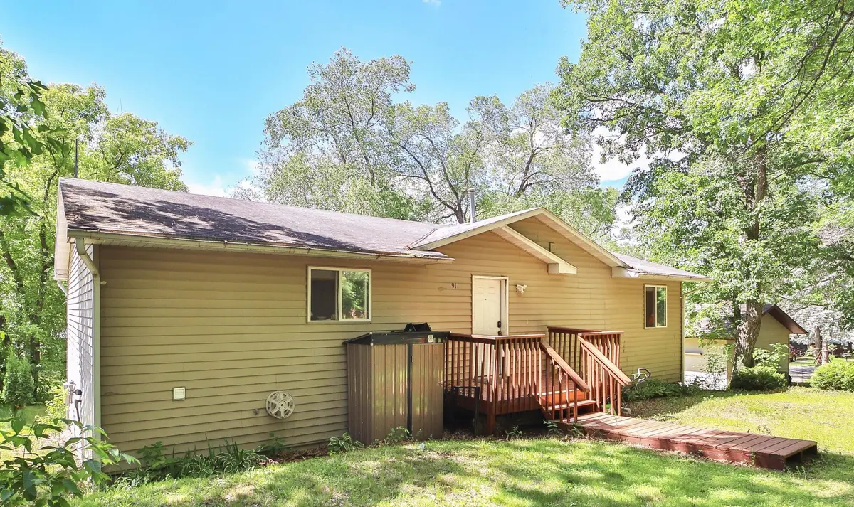 911 8th ST NE, Little Falls, MN 56345