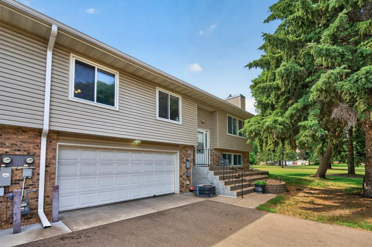 929 94th AVE NE, Blaine, MN 55434