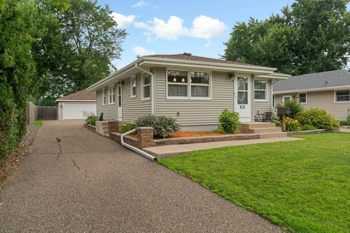 6738 Knoll ST N, Golden Valley, MN 55427