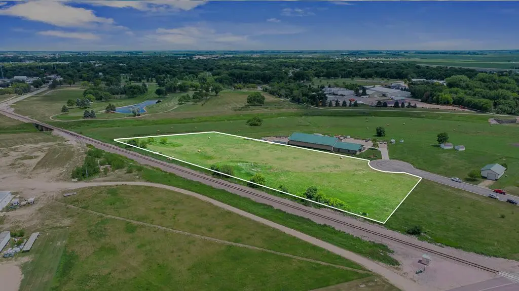 321 E Burlington CIR, Marshall, MN 56258