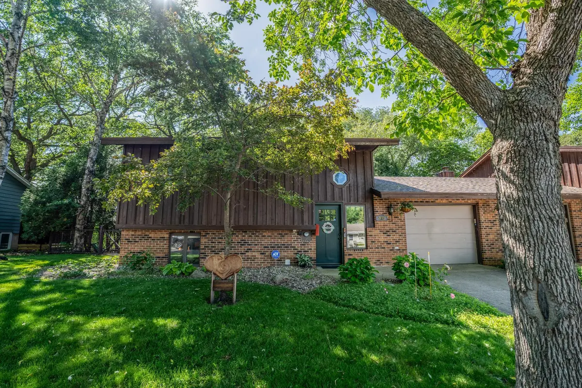 733 11th ST NW, Willmar, MN 56201