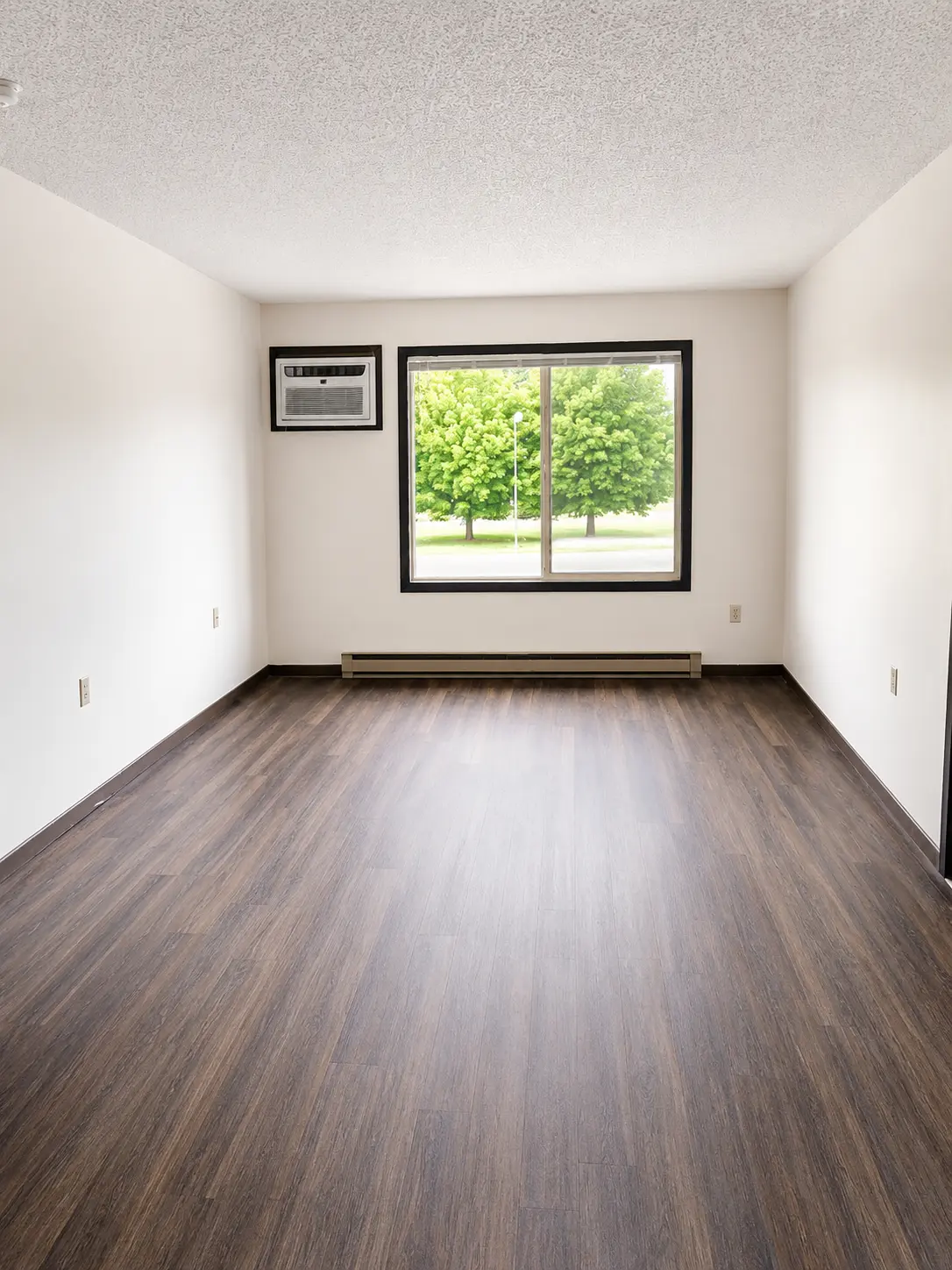 808 Hills AVE #S208, Jackson, MN 56143
