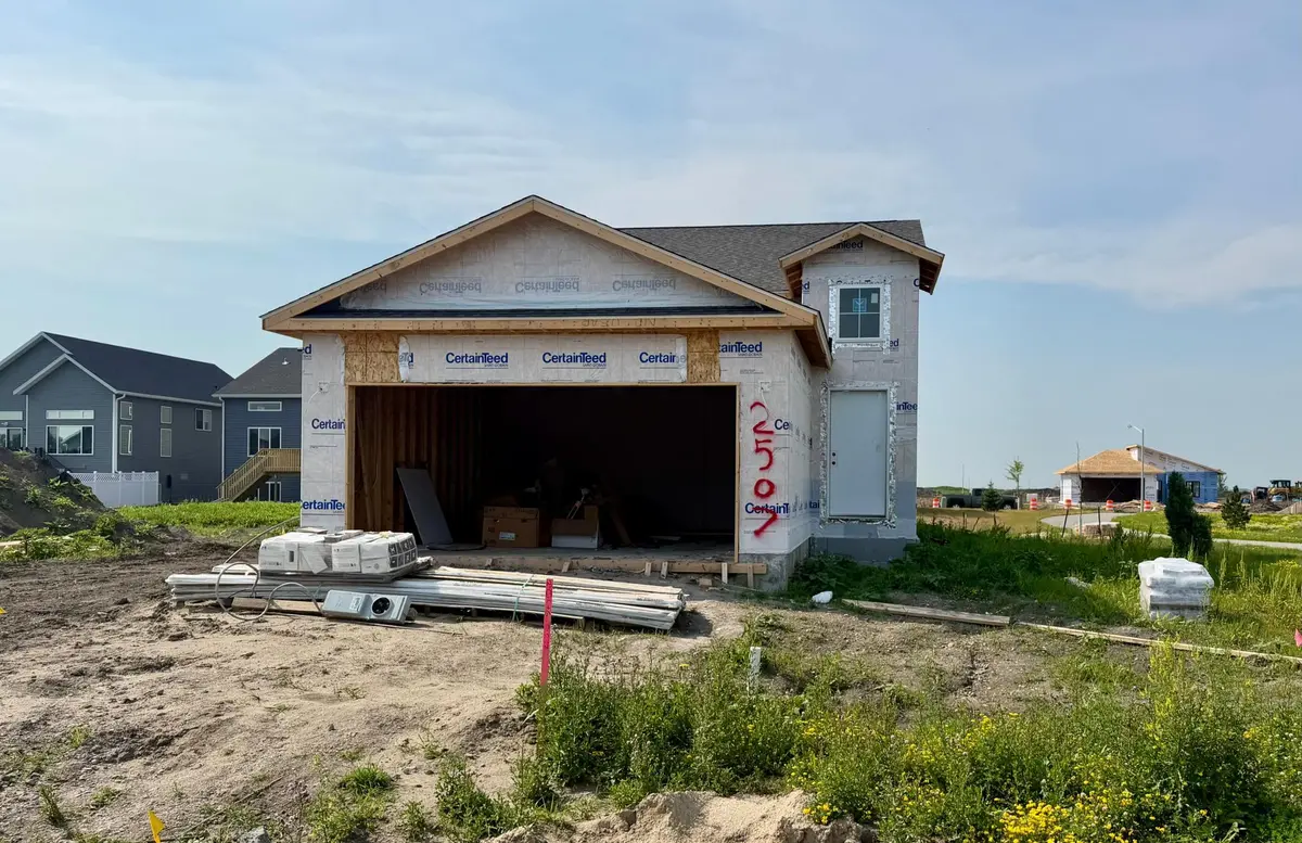 2507 37th AVE S, Moorhead, MN 56560