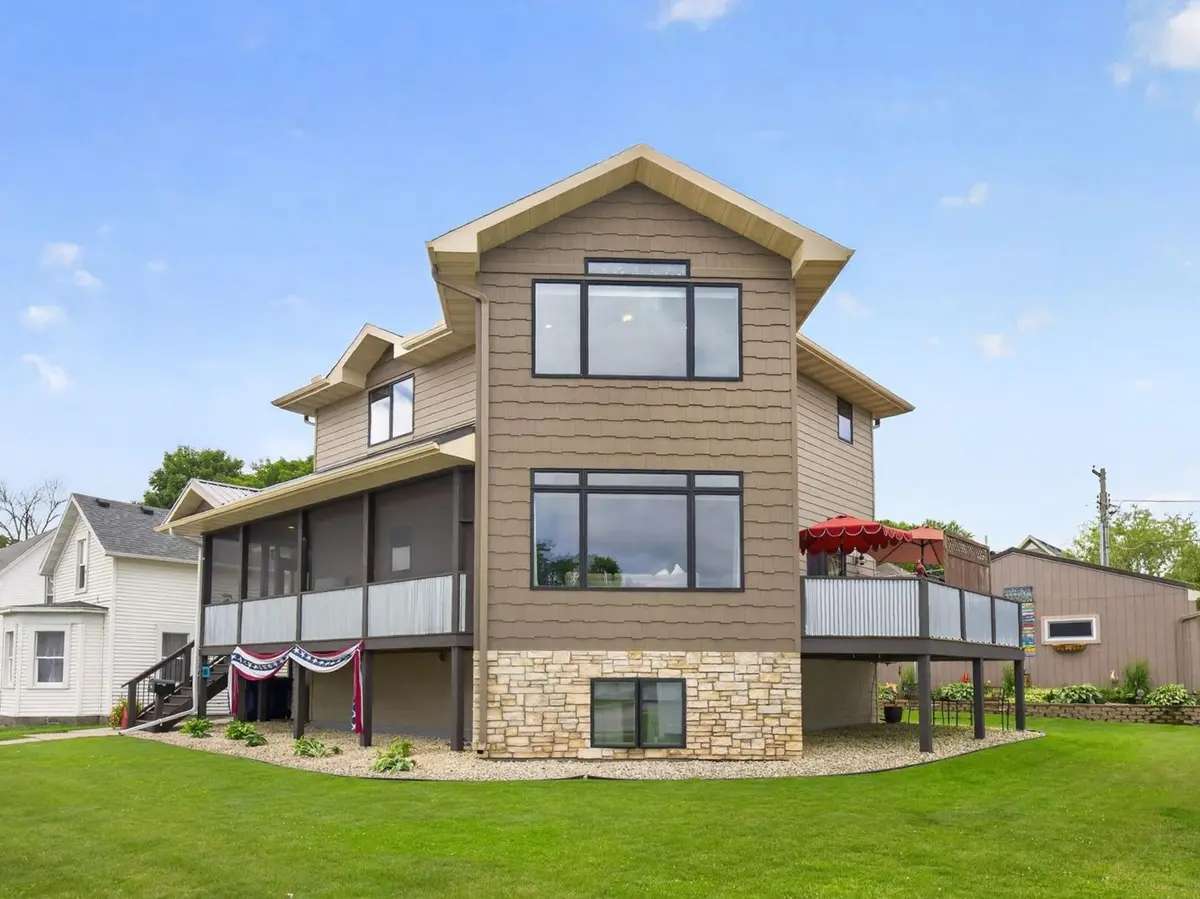 519 N Lakeshore DR, Lake City, MN 55041