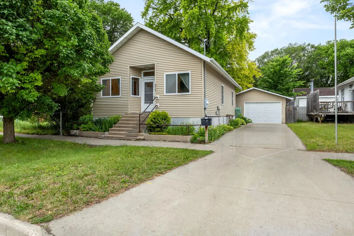 317 15th ST S, Fargo, ND 58103