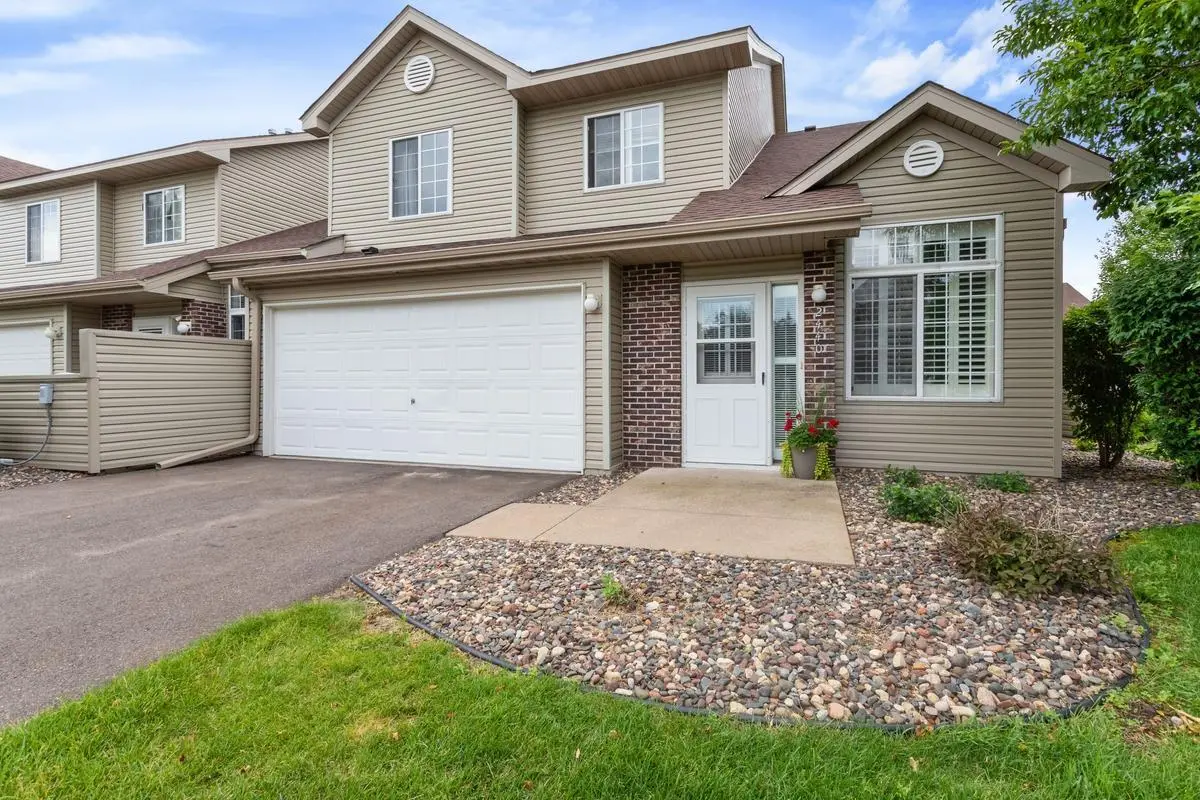 2440 Oakridge CIR, Hudson, WI 54016