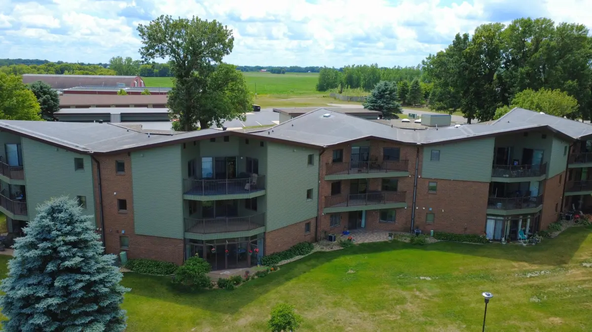 808 Lake Chapeau DR #202, Albert Lea, MN 56007