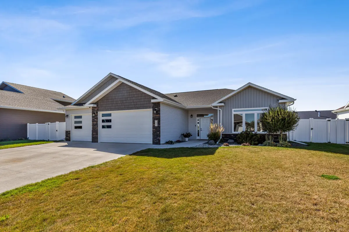7441 15th ST S, Fargo, ND 58104