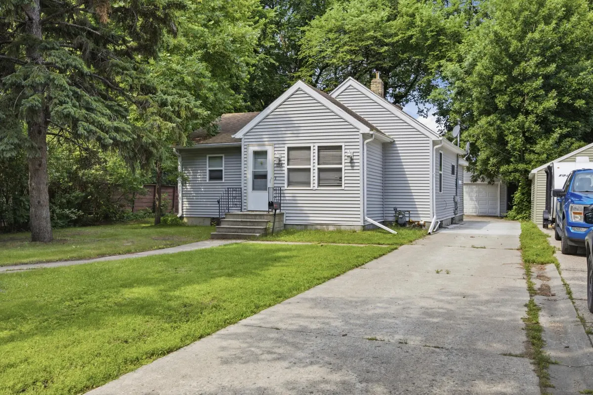 1614 5th ST N, Fargo, ND 58102