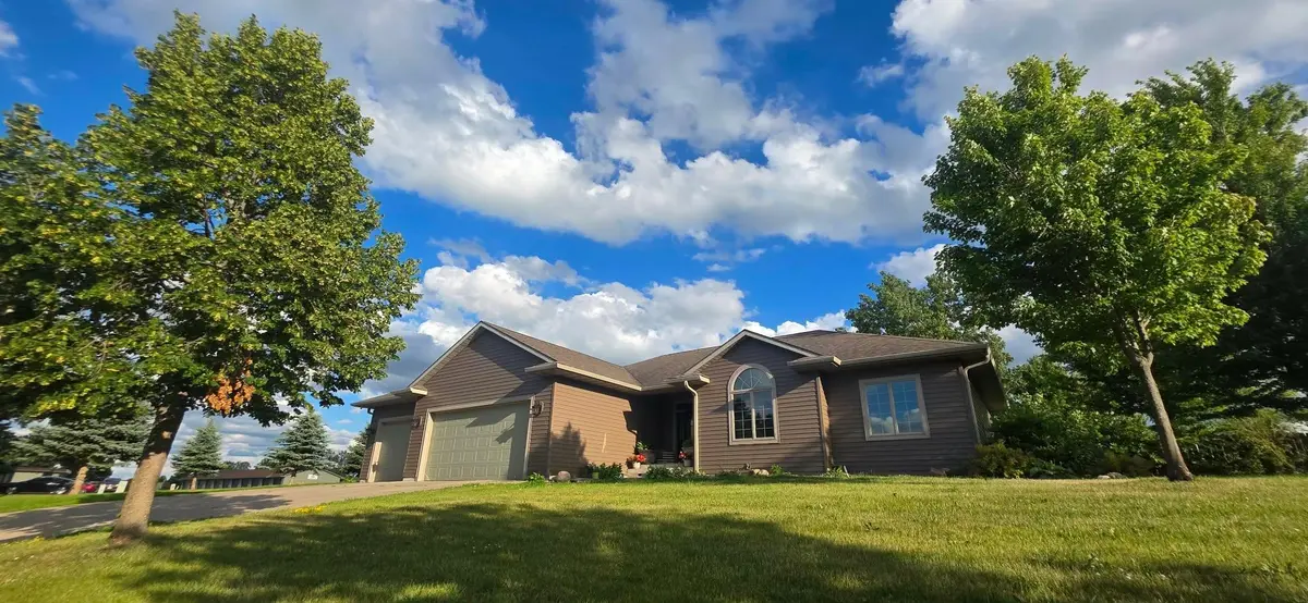 3003 Lake Chapeau DR, Albert Lea, MN 56007