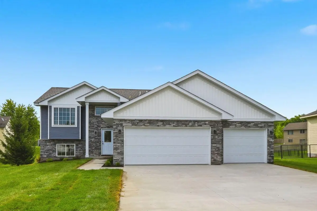 404 Westgate DR, Winsted, MN 55395