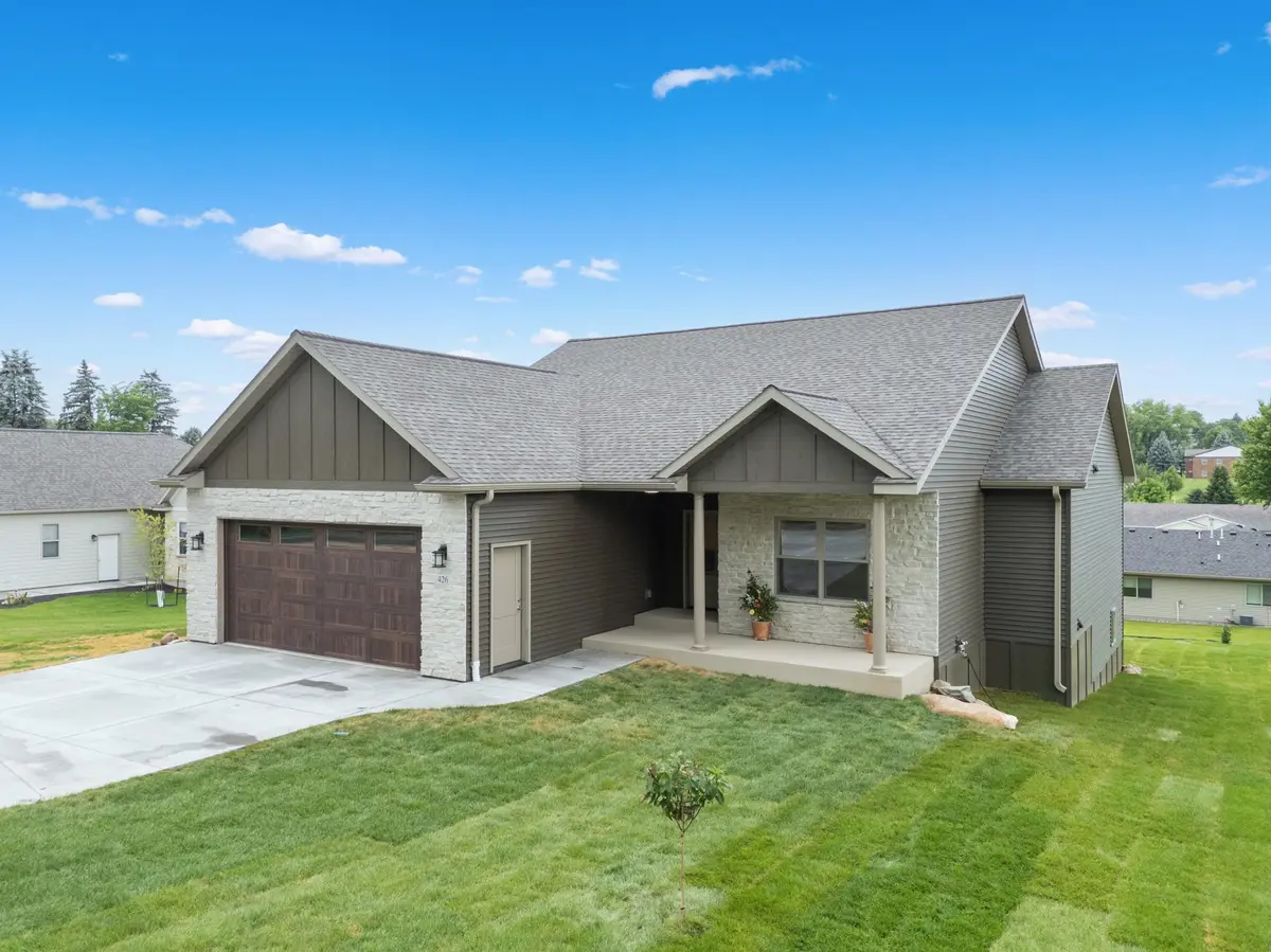 426 8th ST SW, Pine Island, MN 55963