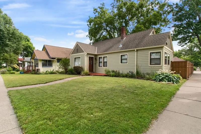 418 Brimhall ST, Saint Paul, MN 55105