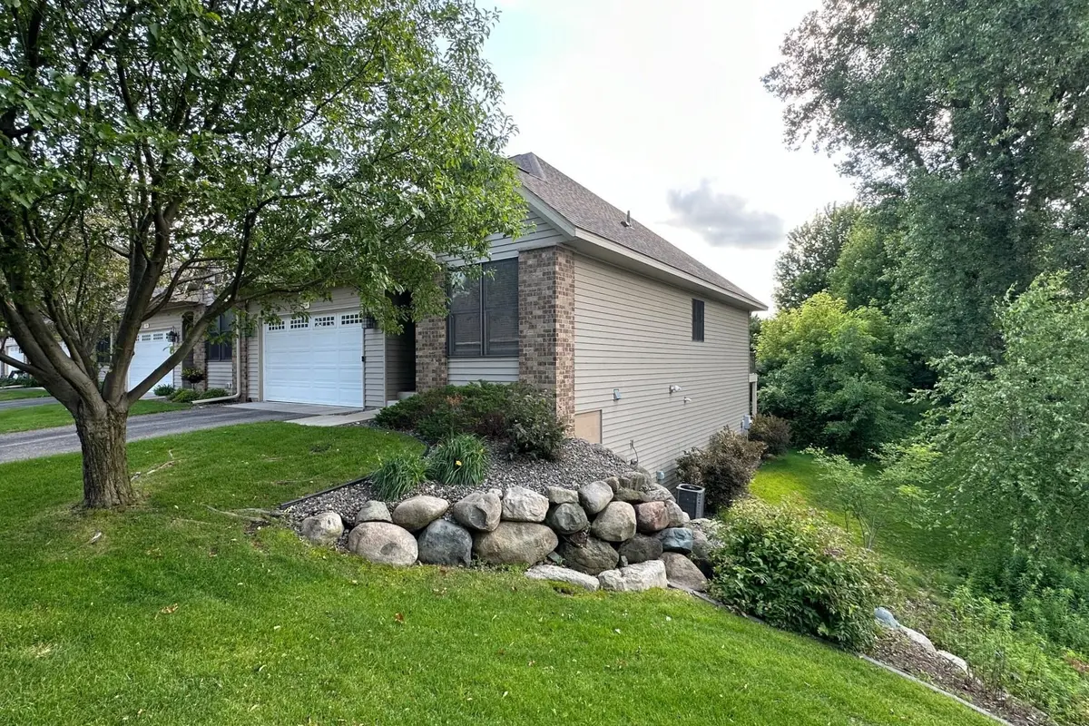 2734 Lindsey CT, New Brighton, MN 55112