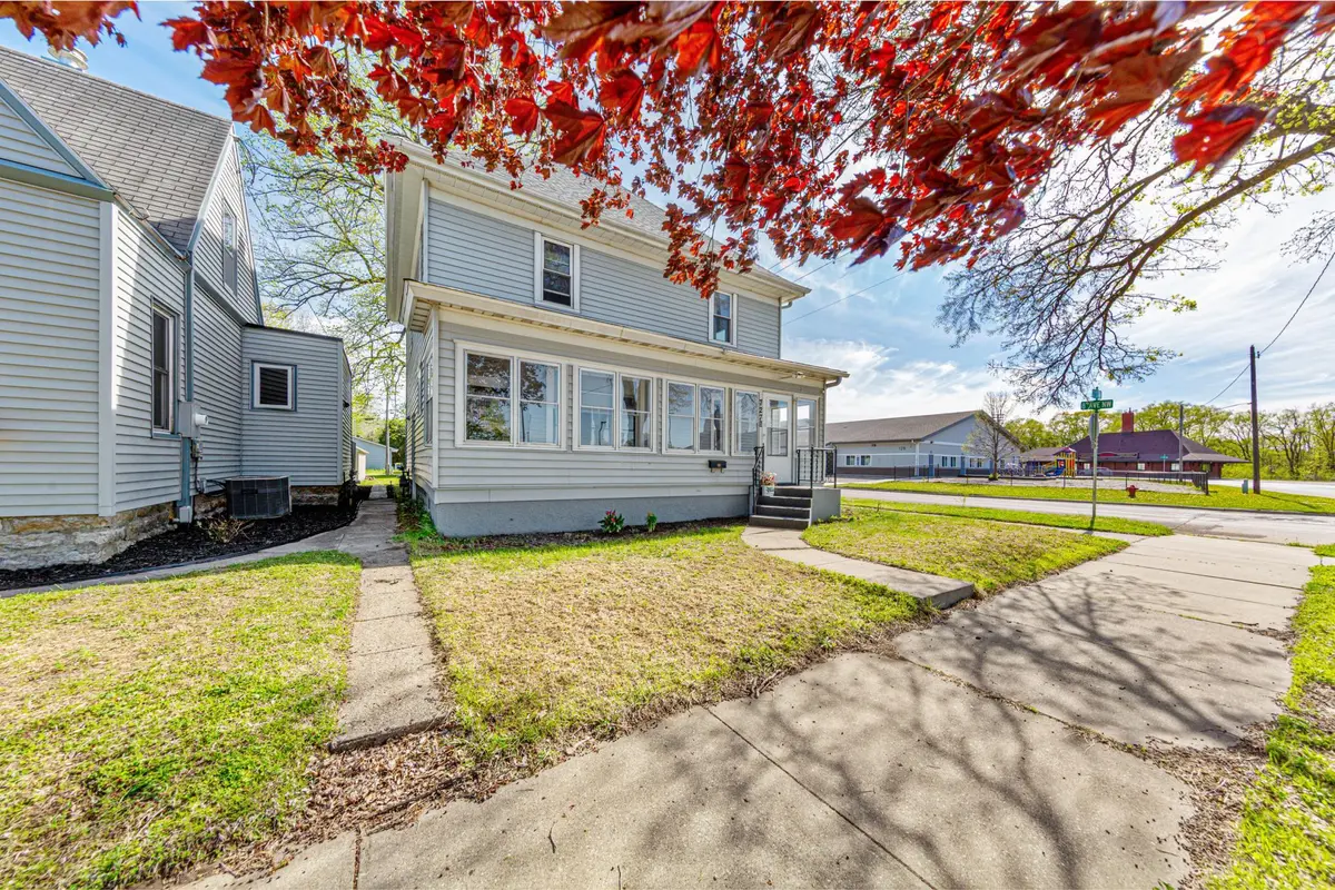 727 2nd ST NW, Faribault, MN 55021