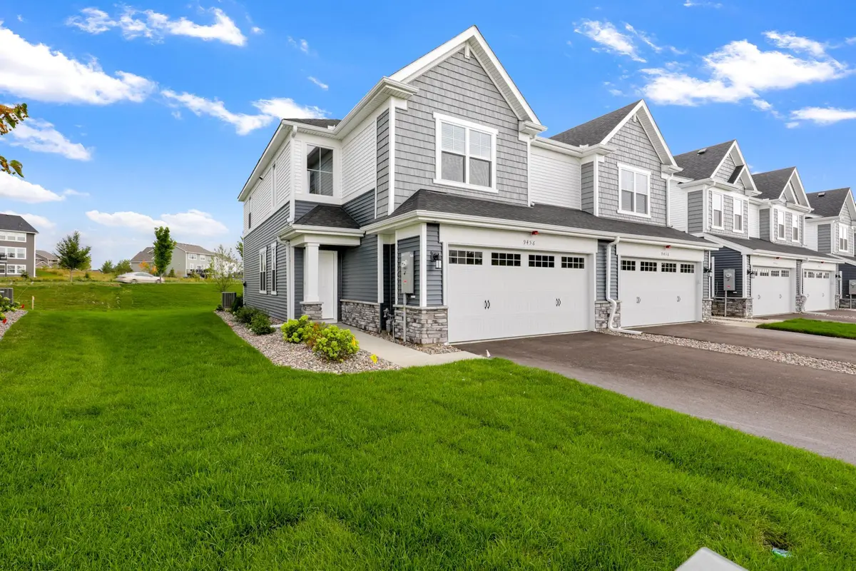 9285 4th Street LN N, Lake Elmo, MN 55042