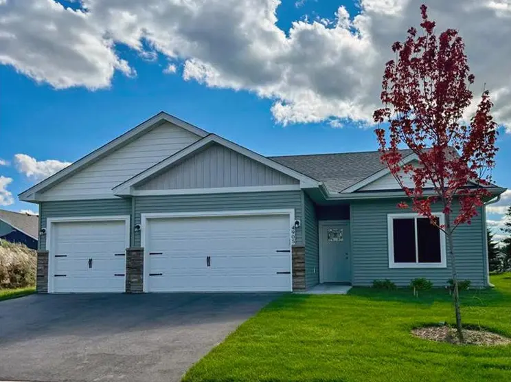 4905 Evergreen DR N, Hugo, MN 55038