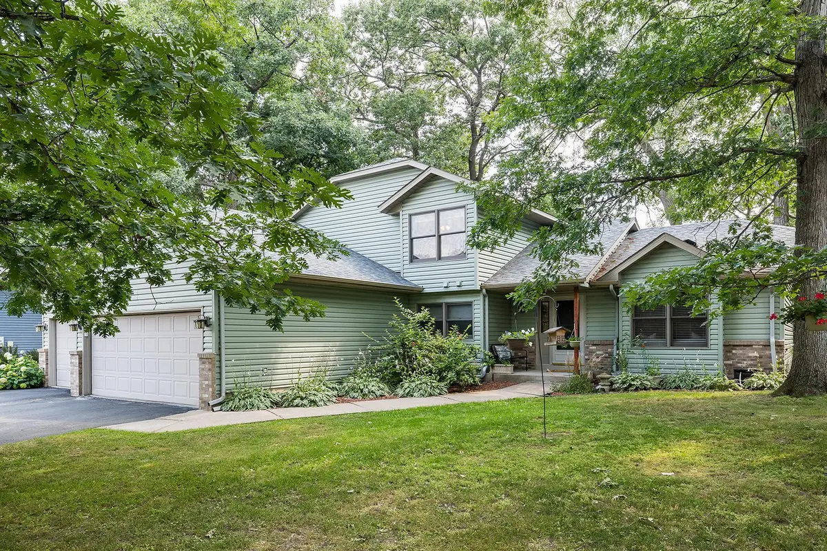 570 Dorland RD S, Maplewood, MN 55119