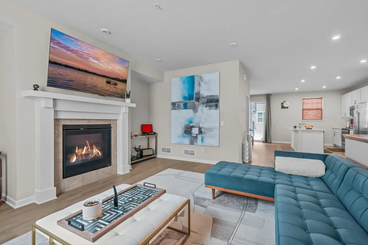 2215 Gateway Hill RD, North Saint Paul, MN 55109