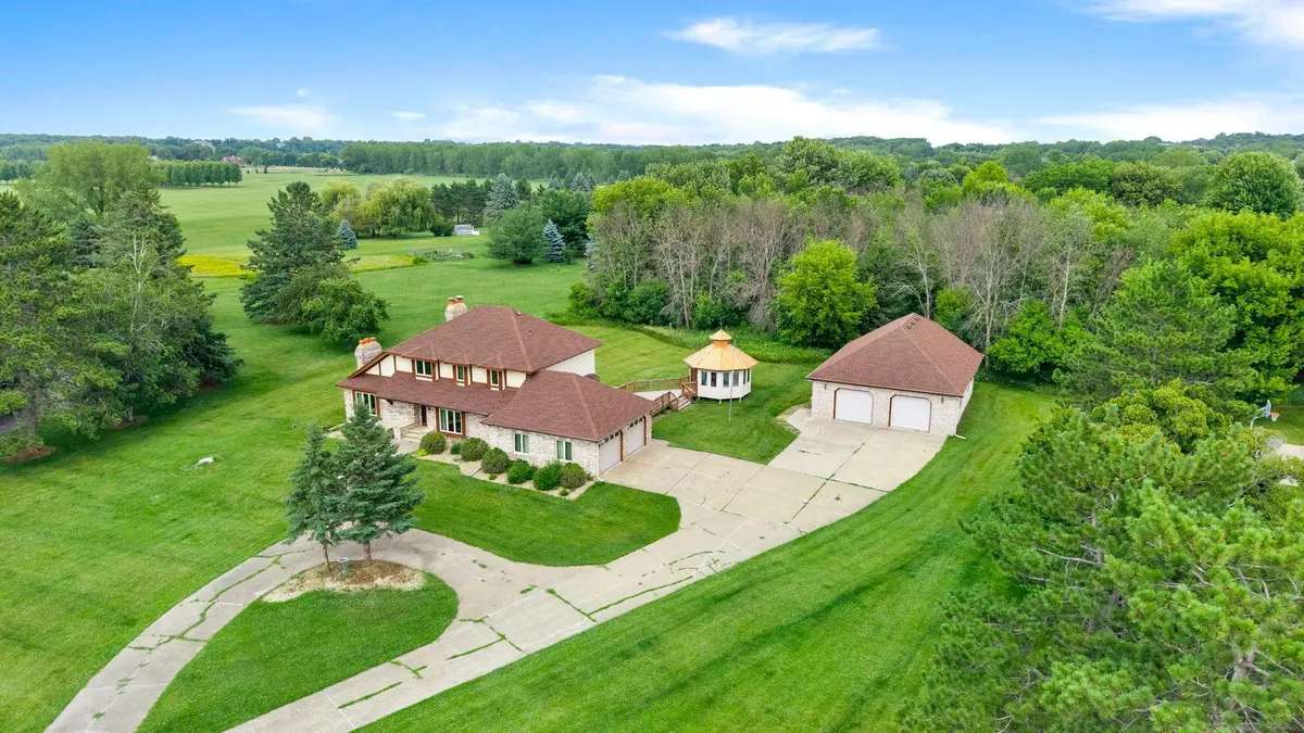 6 Lacosta DR, Dellwood, MN 55110