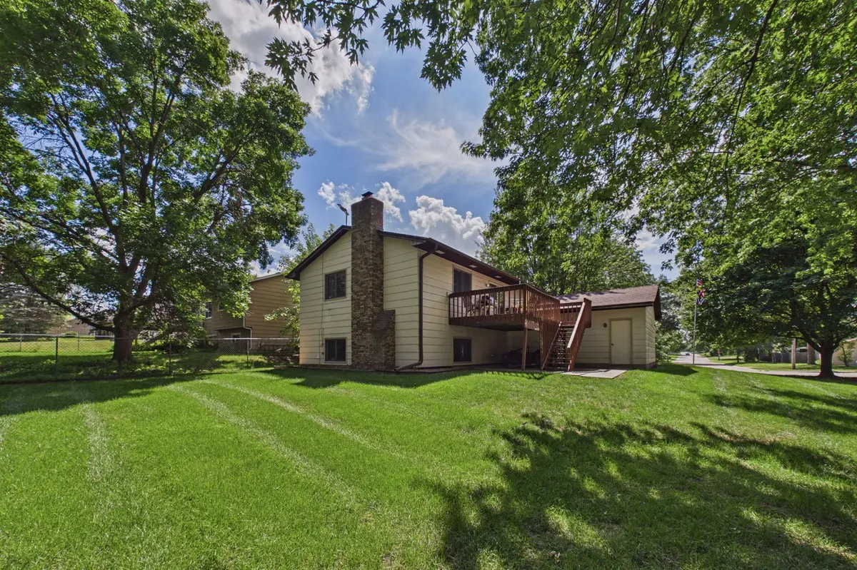 9194 Goldenrod LN N, Maple Grove, MN 55369