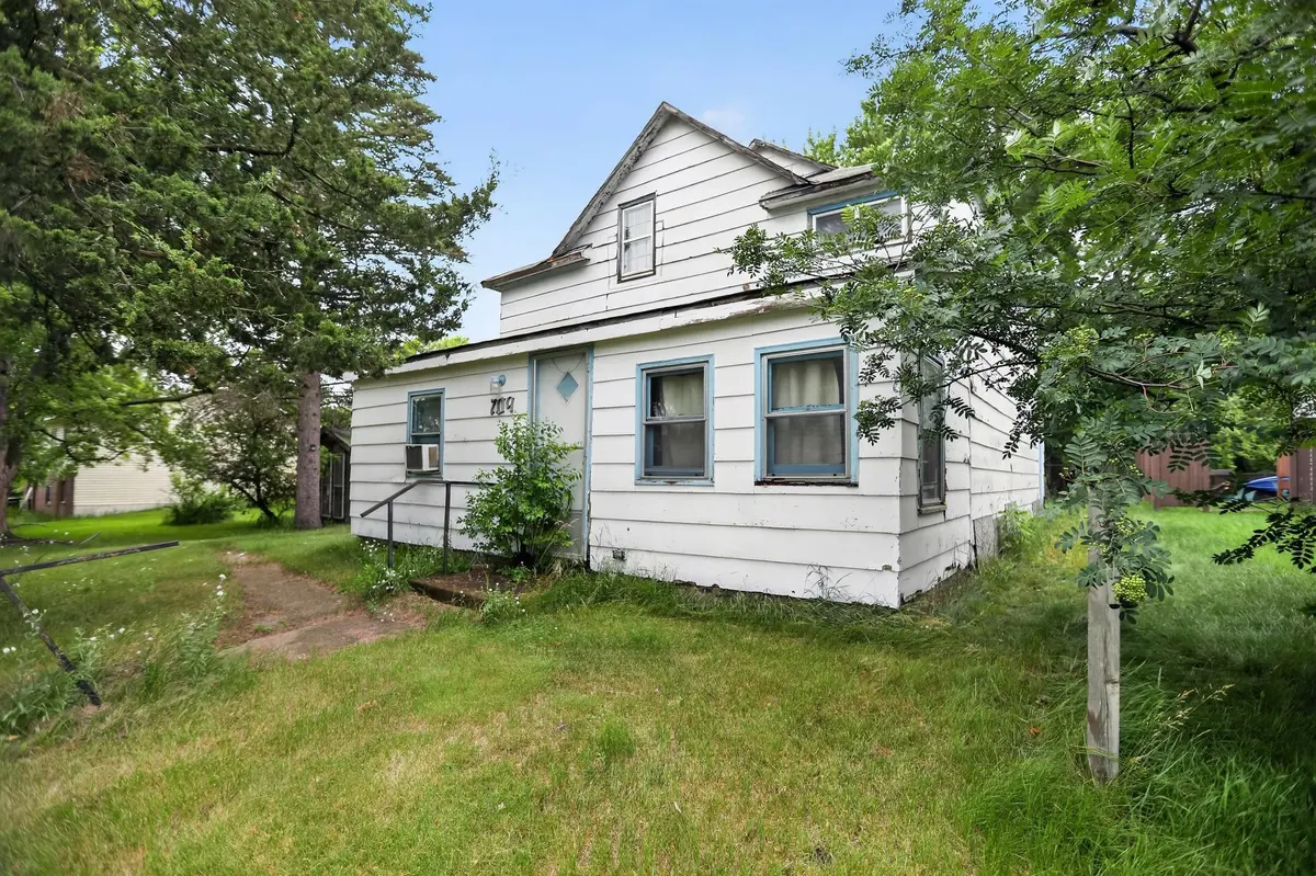709 9th ST NE, Little Falls, MN 56345