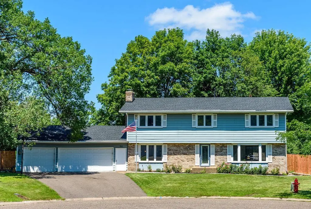 792 Mimosa LN, New Brighton, MN 55112