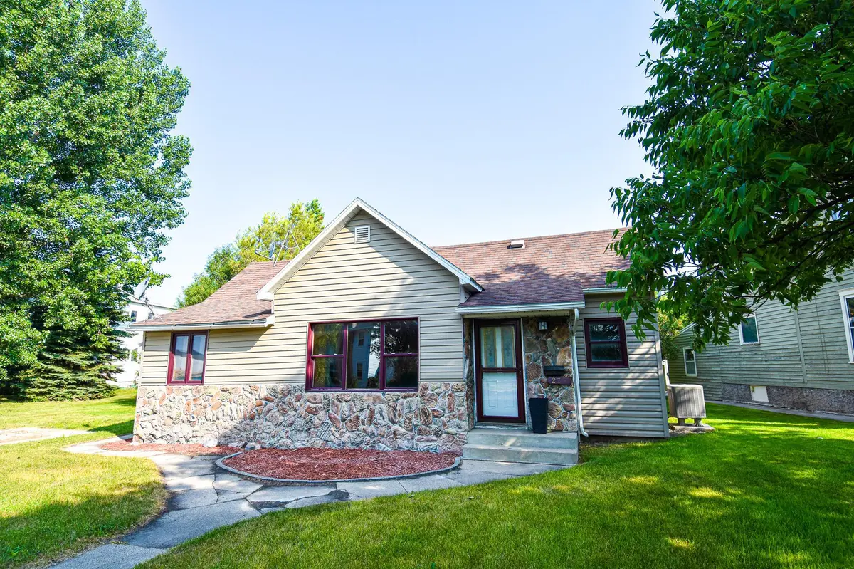 237 E Nelson AVE, Warren, MN 56762