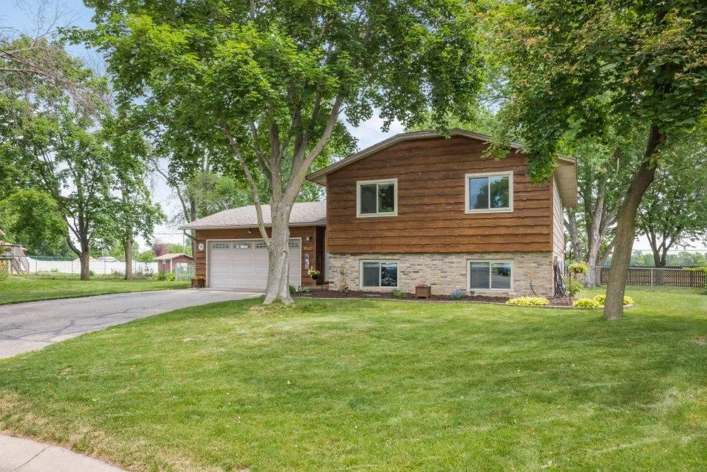 9562 99th AVE N, Maple Grove, MN 55369