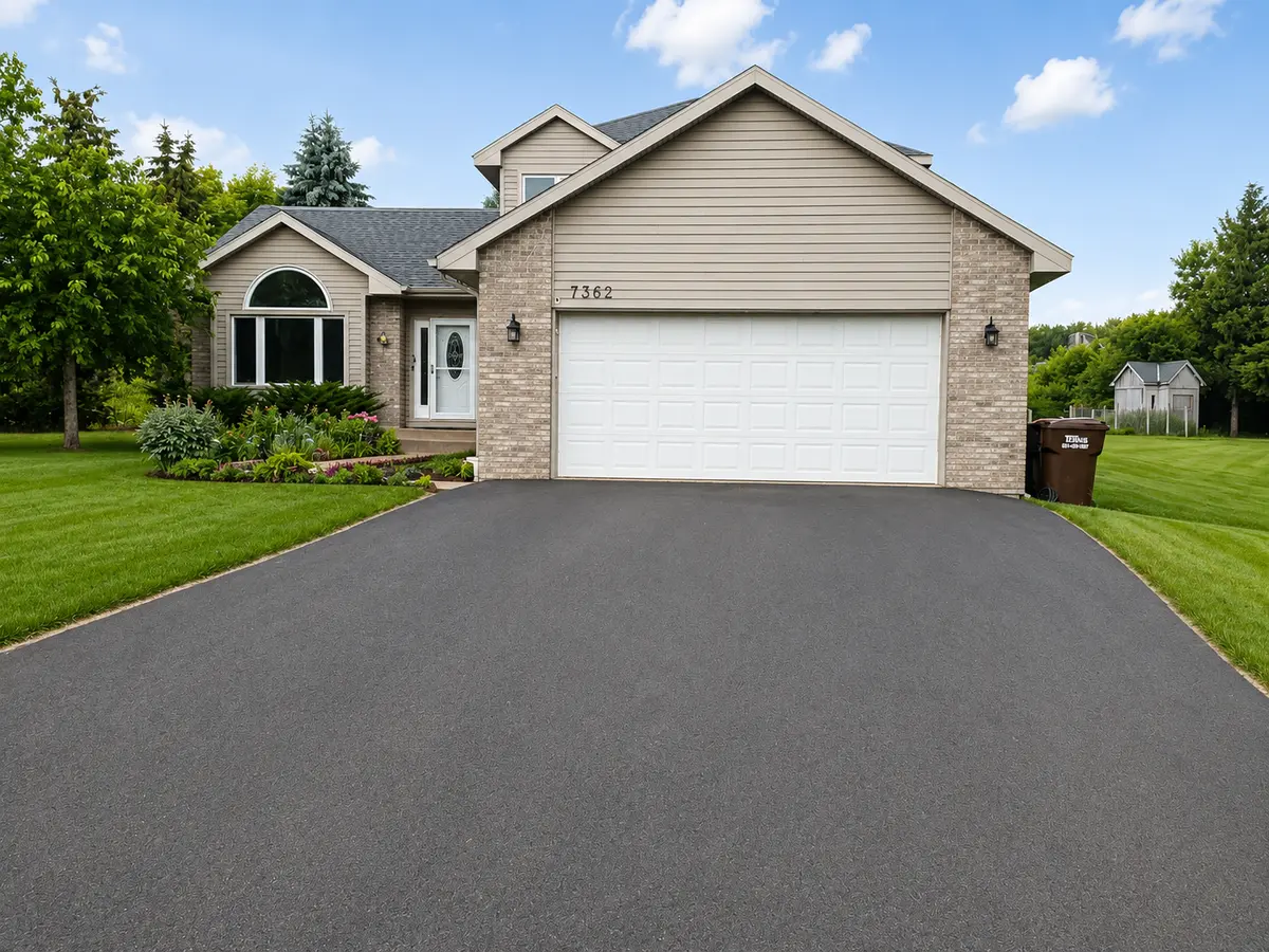 7362 51st ST N, Oakdale, MN 55128