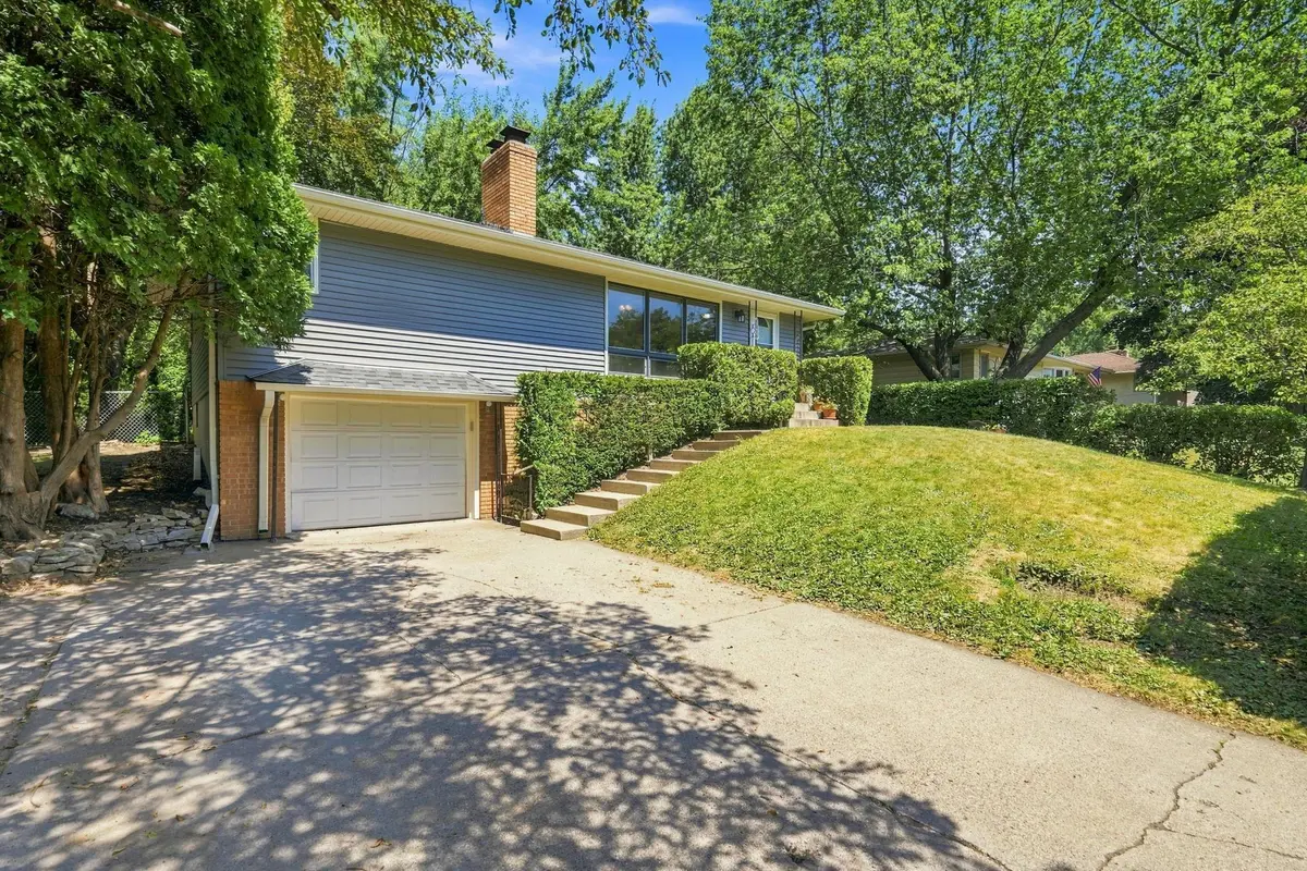 1101 Lynde DR NE, Fridley, MN 55432
